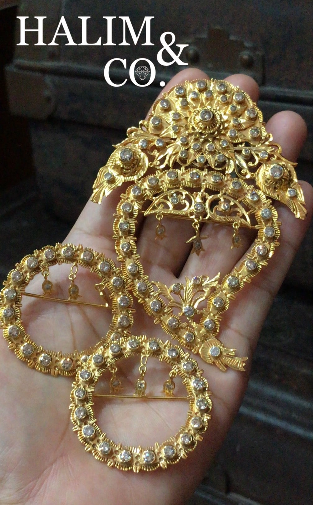 Kerosang Thoe Brooches Set