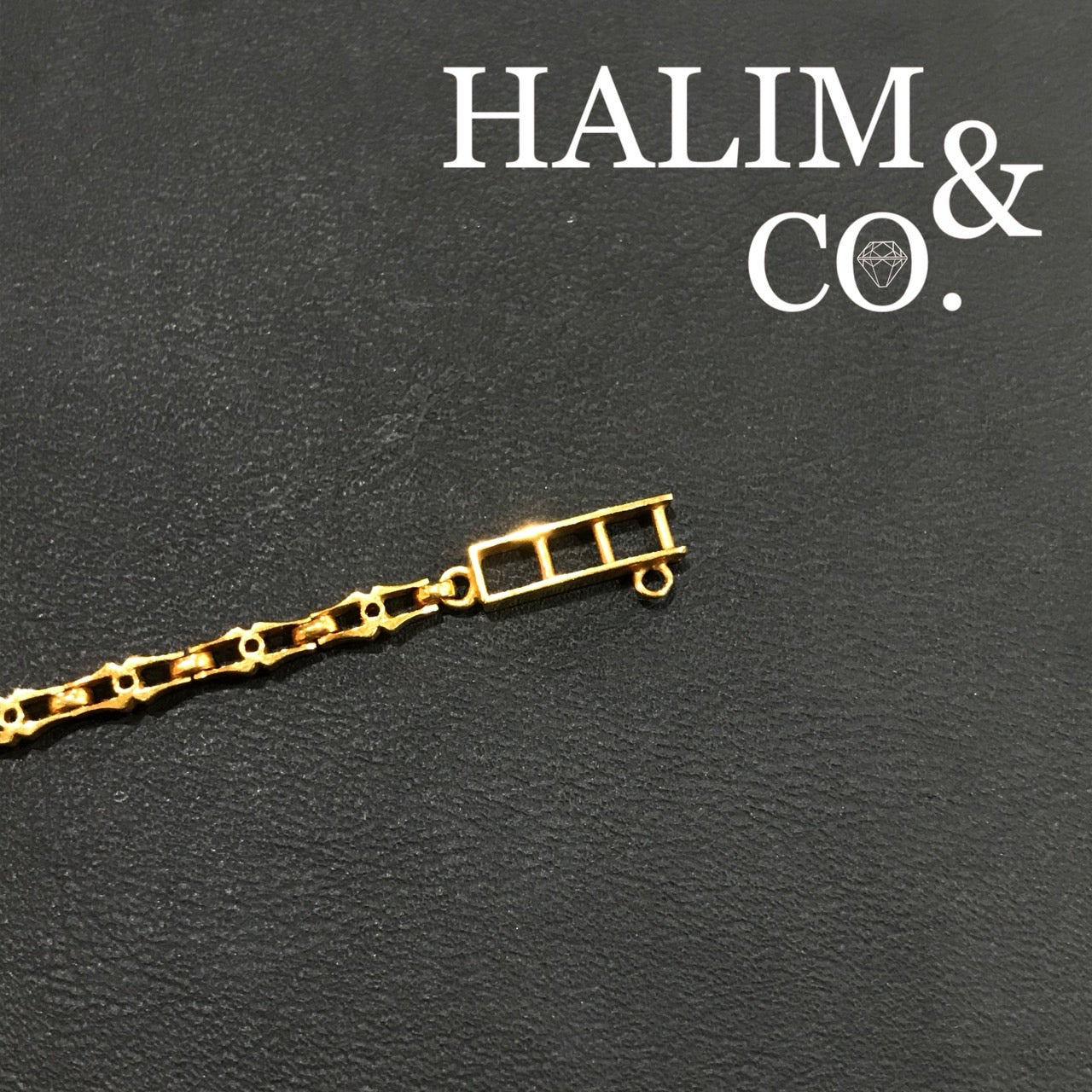 A gorgeous Gold Bracelet With polki diamonds. Kebaya Jewelry / Peranakan Nyonya Jewelry