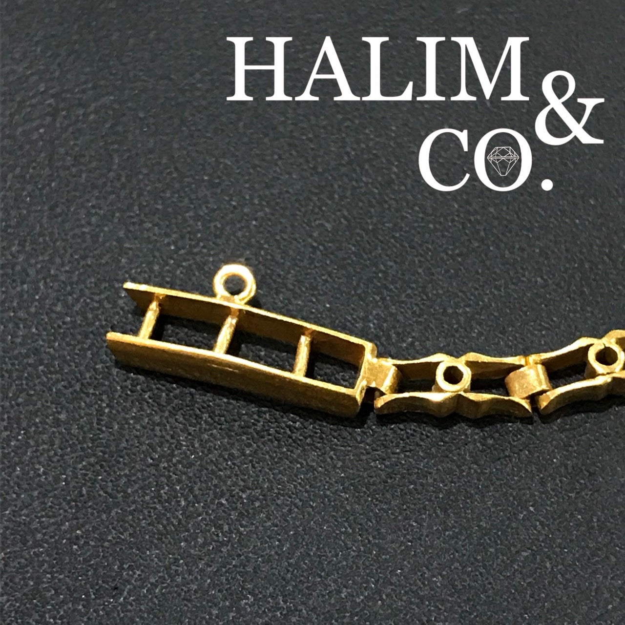 A gorgeous Gold Bracelet With polki diamonds. Kebaya Jewelry / Peranakan Nyonya Jewelry