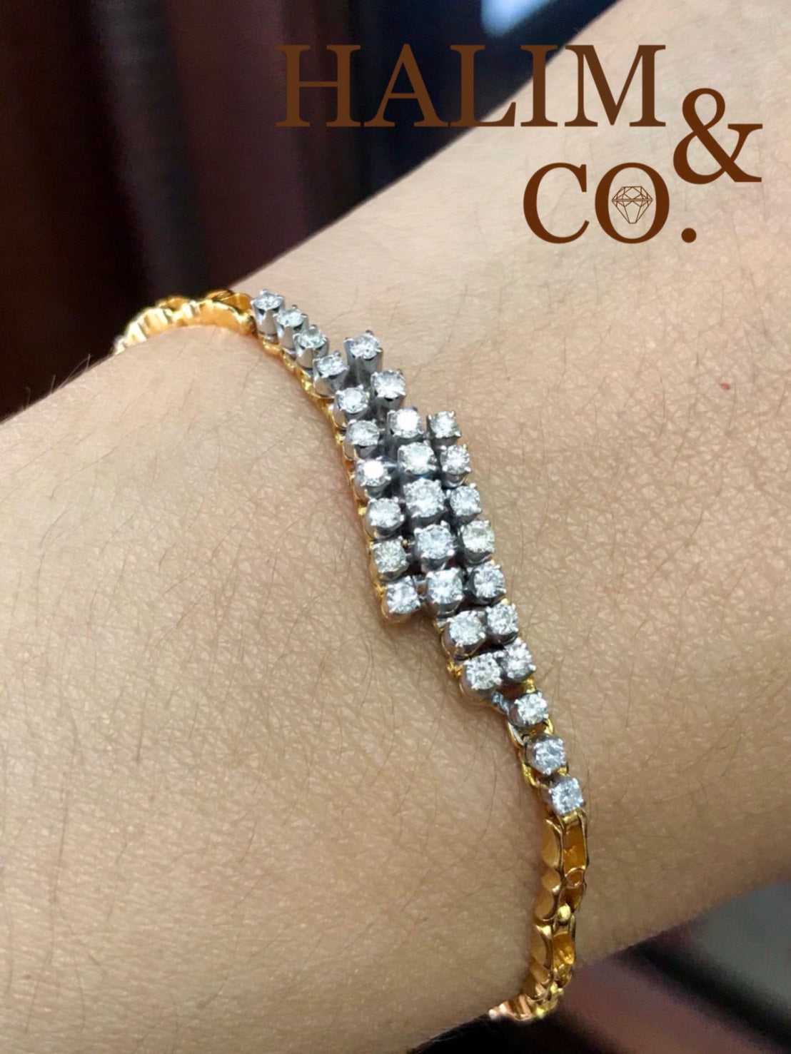 A gorgeous antique gold Bracelet With brilliant cut diamonds.