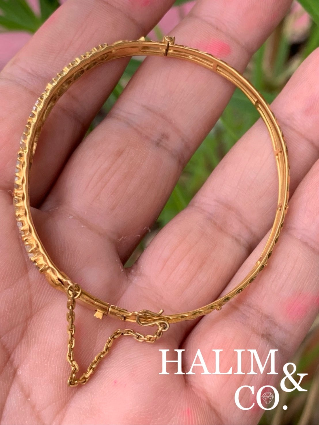 A gorgeous Gold Bangle With rose cut diamonds. Kebaya Jewelry / Peranakan Nyonya Jewelry
